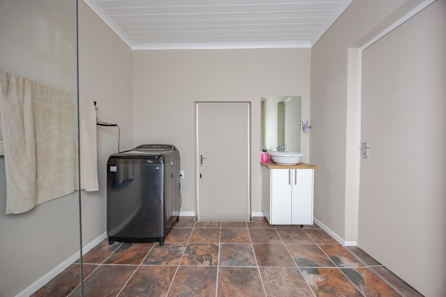 3 Bedroom Property for Sale in Oakglen Western Cape
